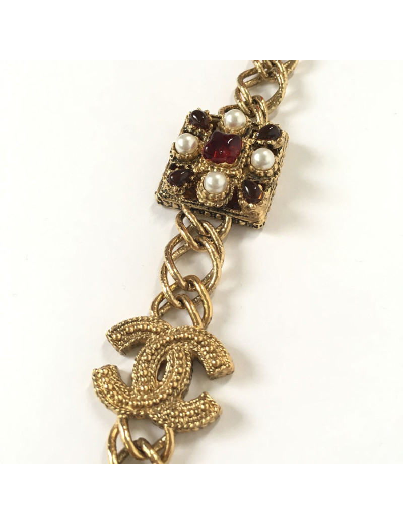Sautoir  "Paris-Bombay " CHANEL en métal doré, CC et pâte de verre multicolore