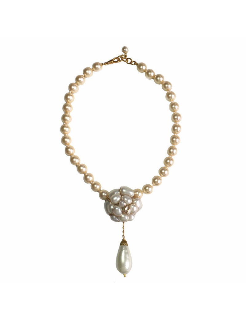MARGUERITE of VALOIS camellia necklace in pearly beads and gold metal
