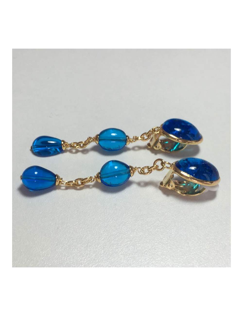 Boucles d'oreille clips MARGUERITE de VALOIS  en pâte de verre bleue