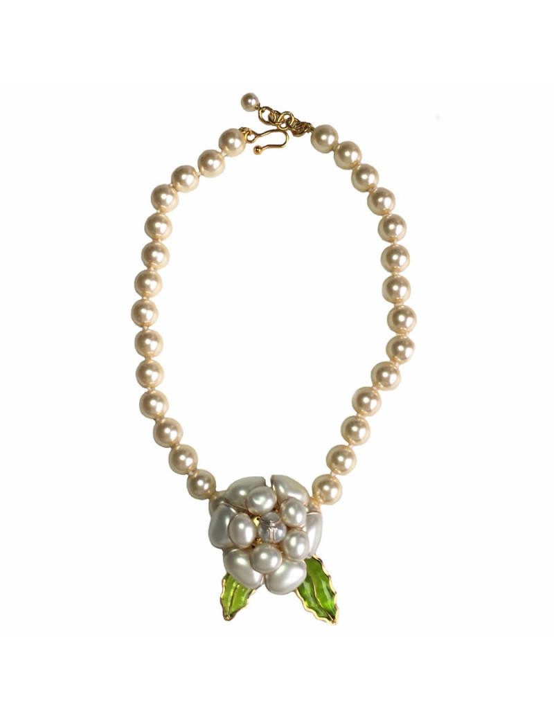 Collier camélia MARGUERITE de VALOIS en perles nacrées et feuilles vertes