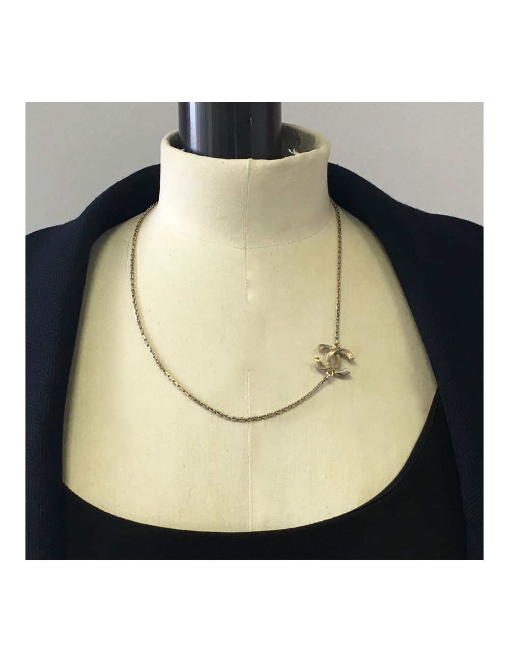 CHANEL CC necklace gold metal