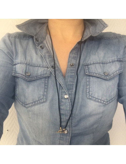 Collier HERMES en or et cordon en tissu noir