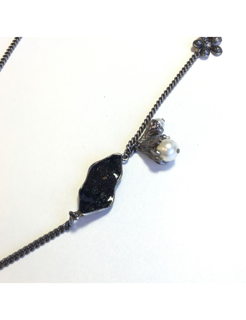 Belt necklace CHANEL chain silvery, pearly beads, flowers and CC