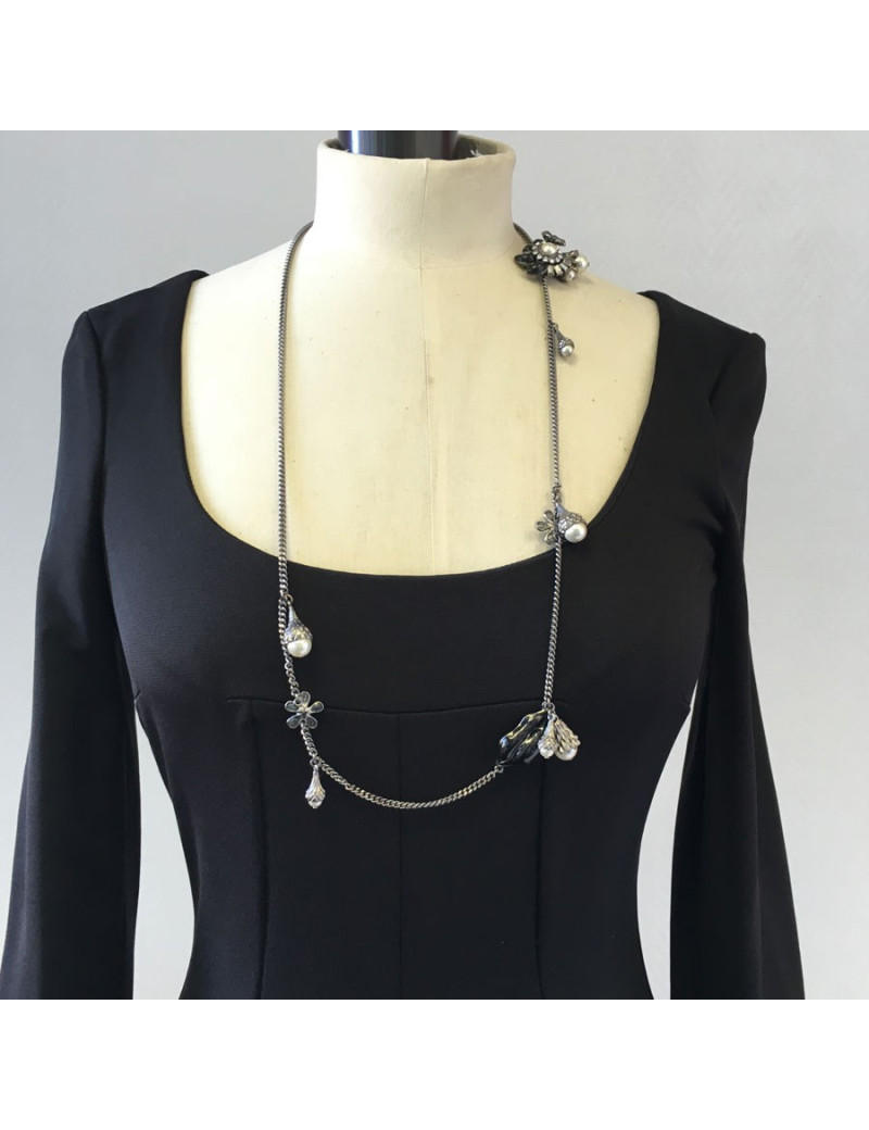 Belt necklace CHANEL chain silvery, pearly beads, flowers and CC