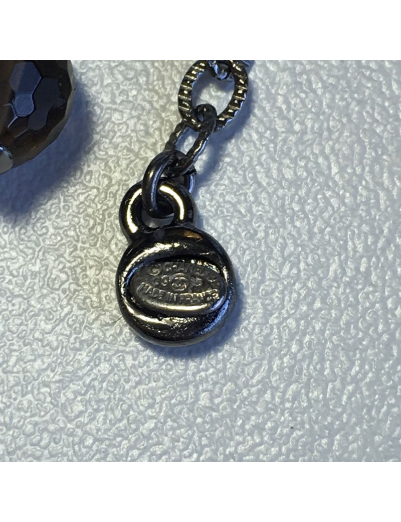 xxx Collier CHANEL chaîne argentée, perles nacrées, perles roses et CC