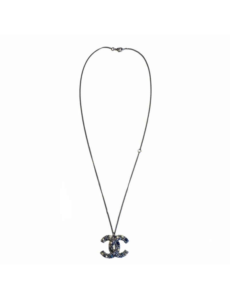 xxx Collier CHANEL chaîne en métal argenté, pendentif CC serti de perles nacrées et en résine