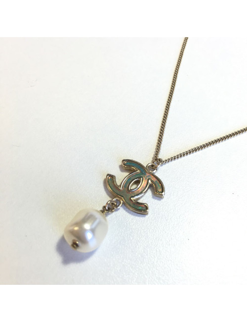 CHANEL necklace in gilded metal, cc and Pearly Pearl