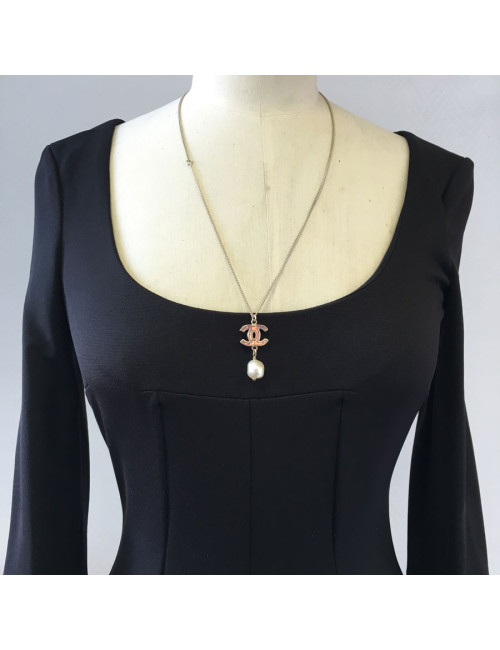 CHANEL necklace in gilded metal, cc and Pearly Pearl