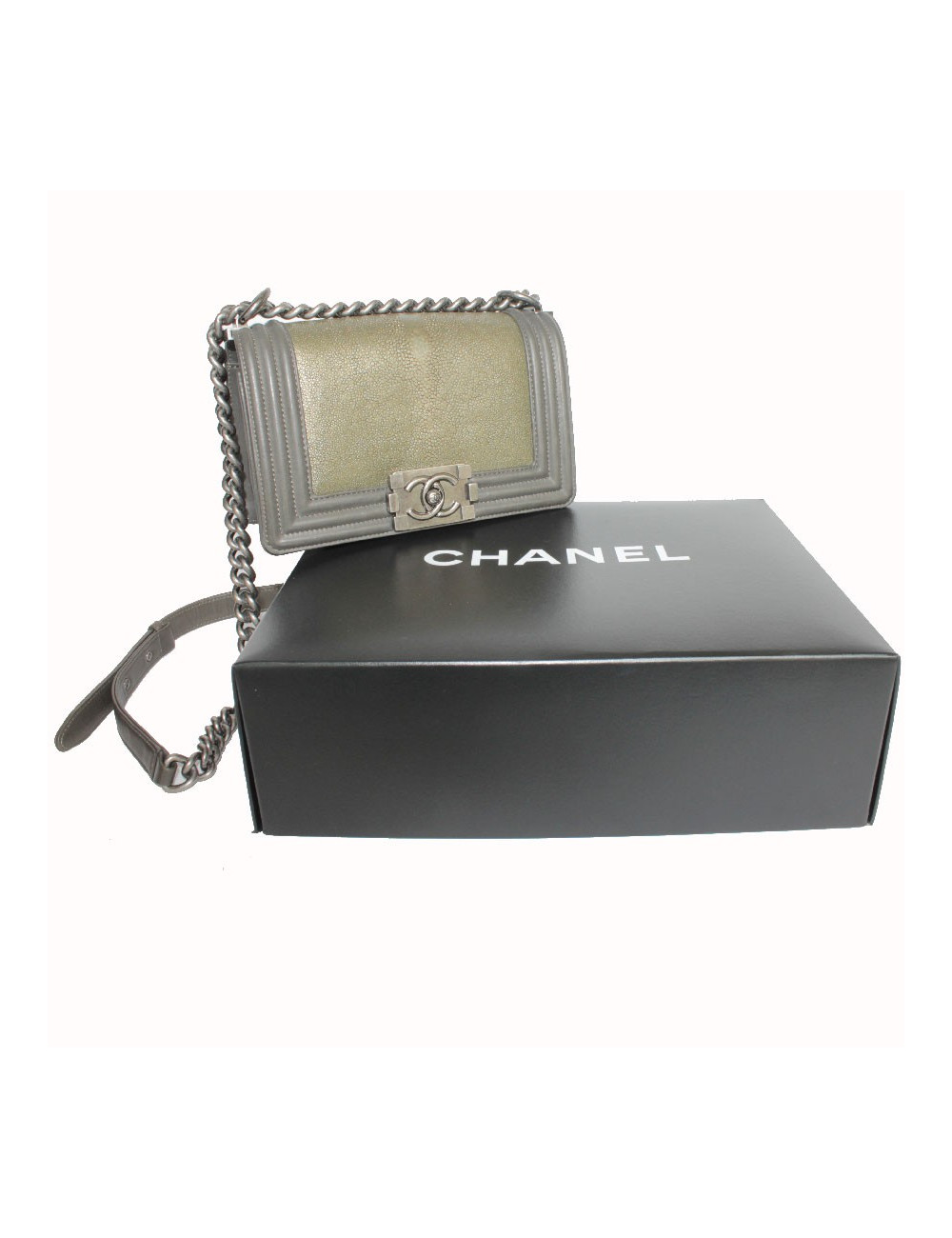 CHANEL 'Boy' Flap bag in khaki green lamb leather and stingray leather