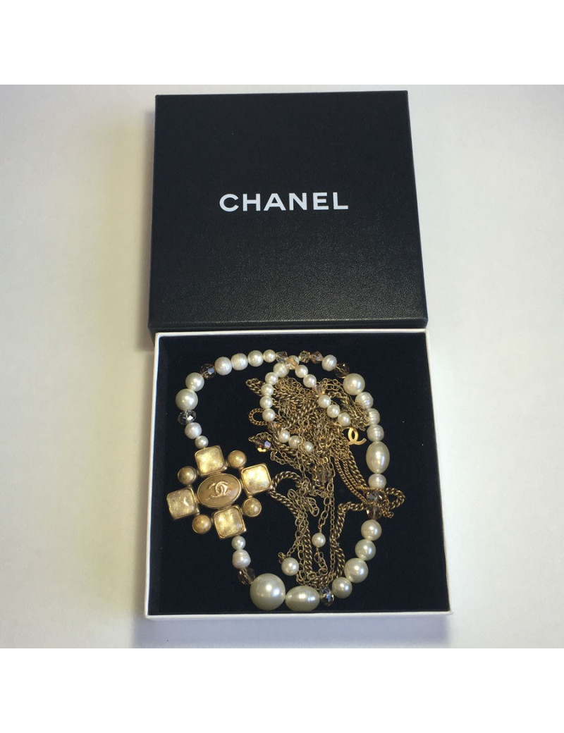 Collier CHANEL multiple rangs de perles, chaînes et pièce en métal doré