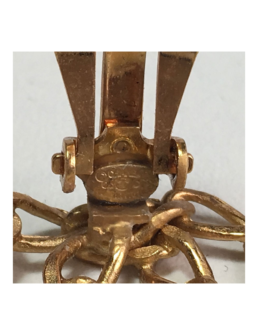 Boucles d'oreille Clips CHANEL CC en métal doré