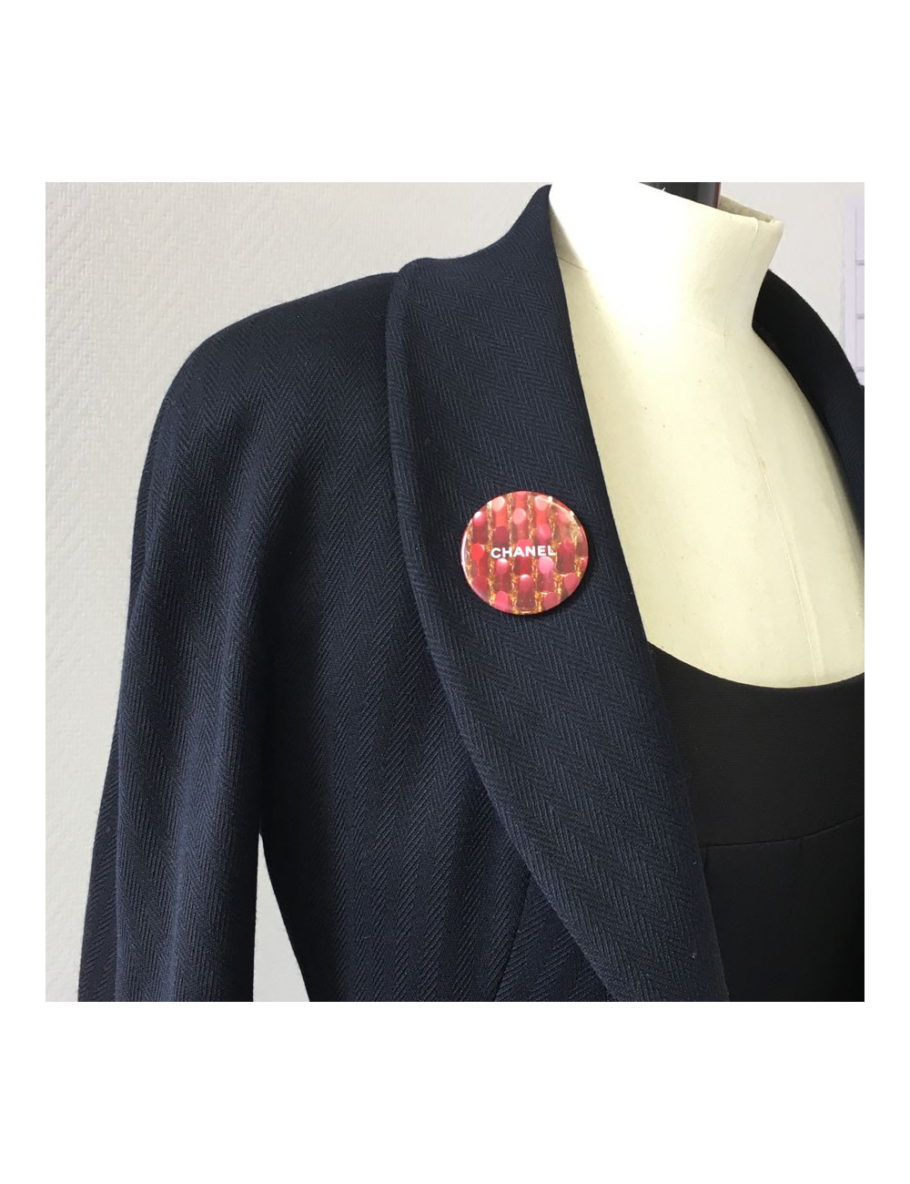 CHANEL round metal pins