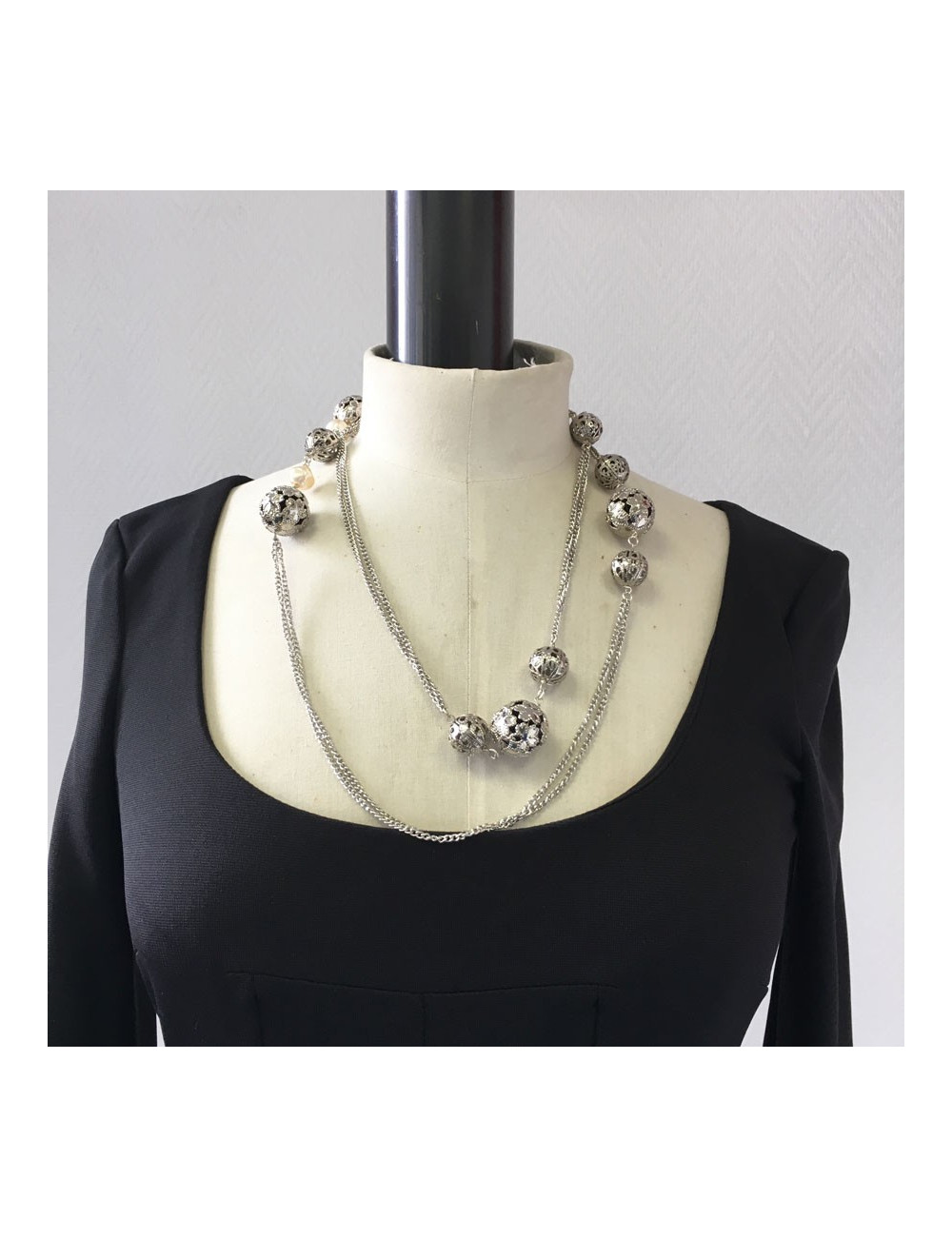 Sautoir MARGUERITE DE VALOIS « Sphère » en métal argenté