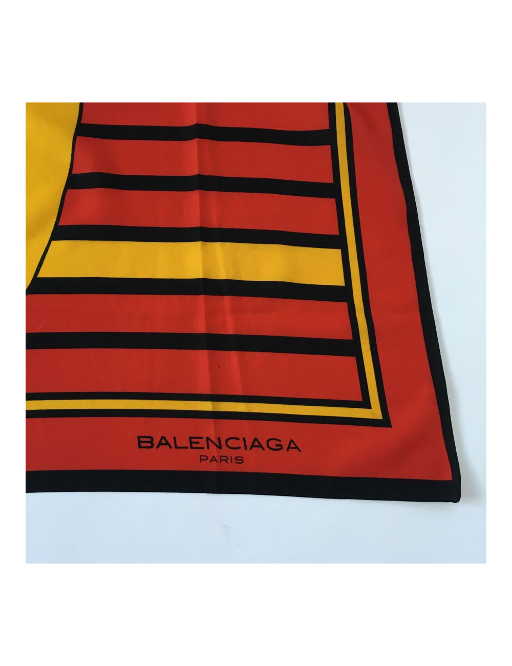 Foulard BALENCIAGA en soie rouge, noire et jaune