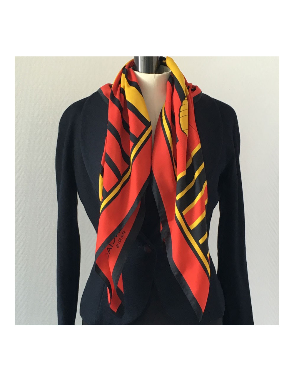Foulard BALENCIAGA en soie rouge, noire et jaune
