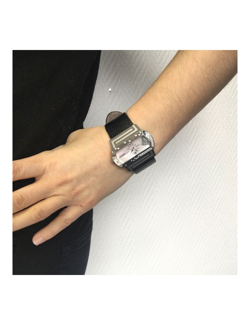 xxx Montre VERSACE en acier et cuir 