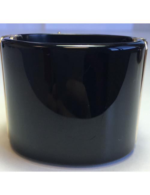 Manchette CHANEL en résine noire et fleur en métal doré et résine transparente