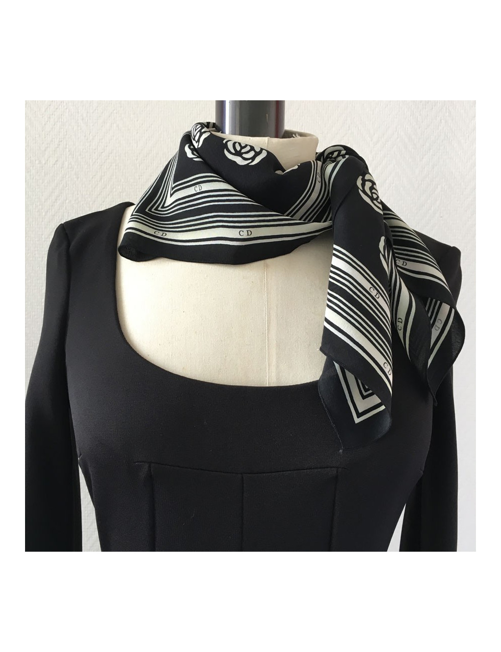 Square "CD" CHRISTIAN DIOR