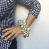 Bracelet CHANEL en perles nacrées