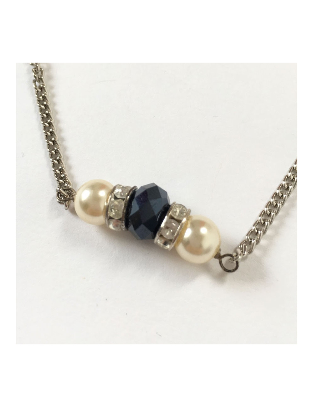 Sautoir MARGUERITE DE VALOIS chaîne argentée, strass, pierres noires  et perles nacrées