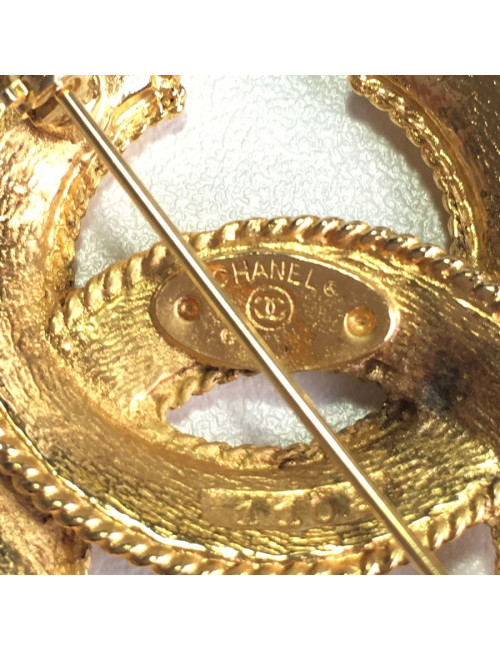 Broche CHANEL CC en métal doré