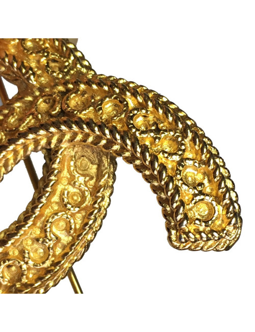 Broche CHANEL CC en métal doré