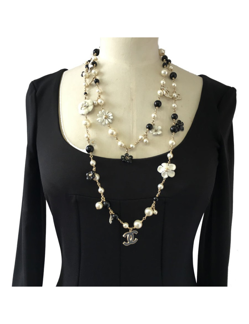 Necklace CHANEL gold chain, black and Pearly beads, Camellia in email