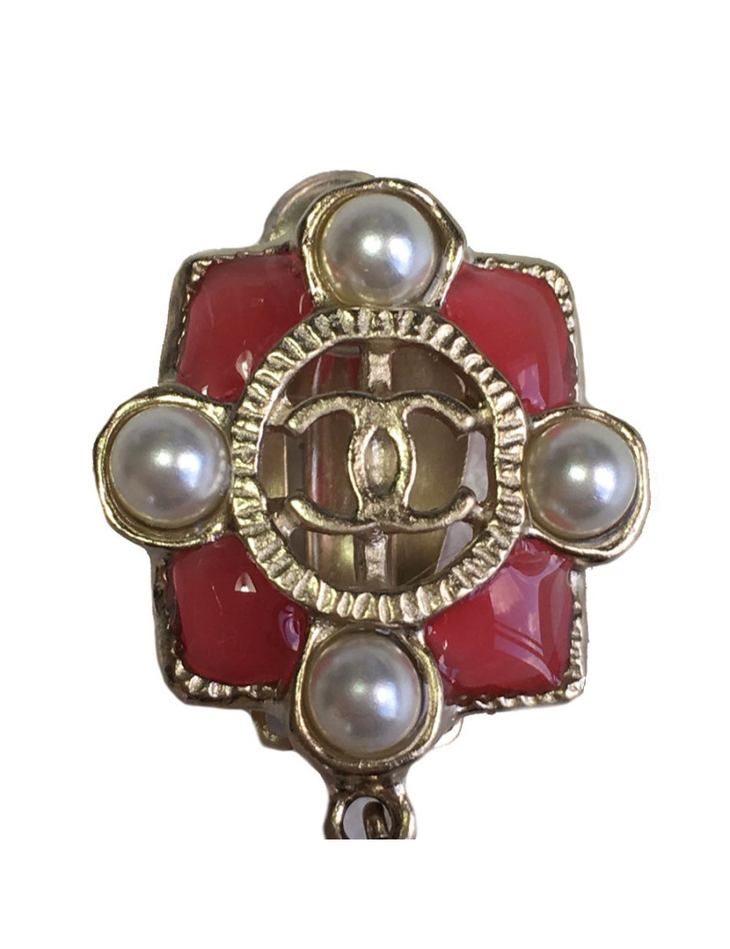 CHANEL pendant clip-on earrings in Gilded metal, pearls and pink resin