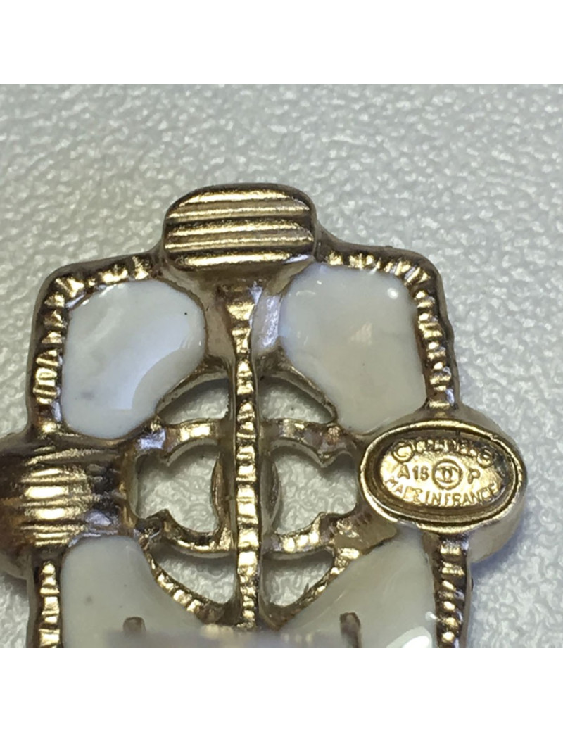 Boucles d'oreille clips CHANEL résine ivoire et perle