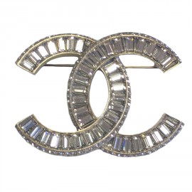 PIN CHANEL CC Crystal Emerald and gold metal