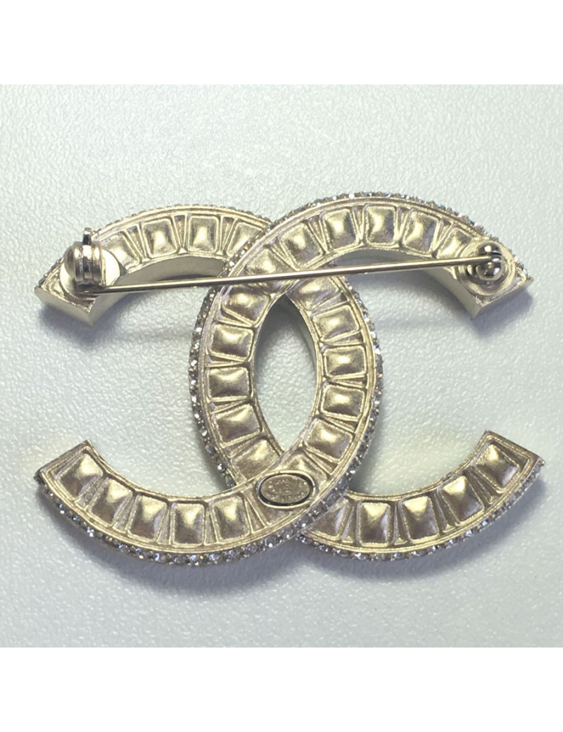 Broche CHANEL CC en cristal taille émeraude et métal doré