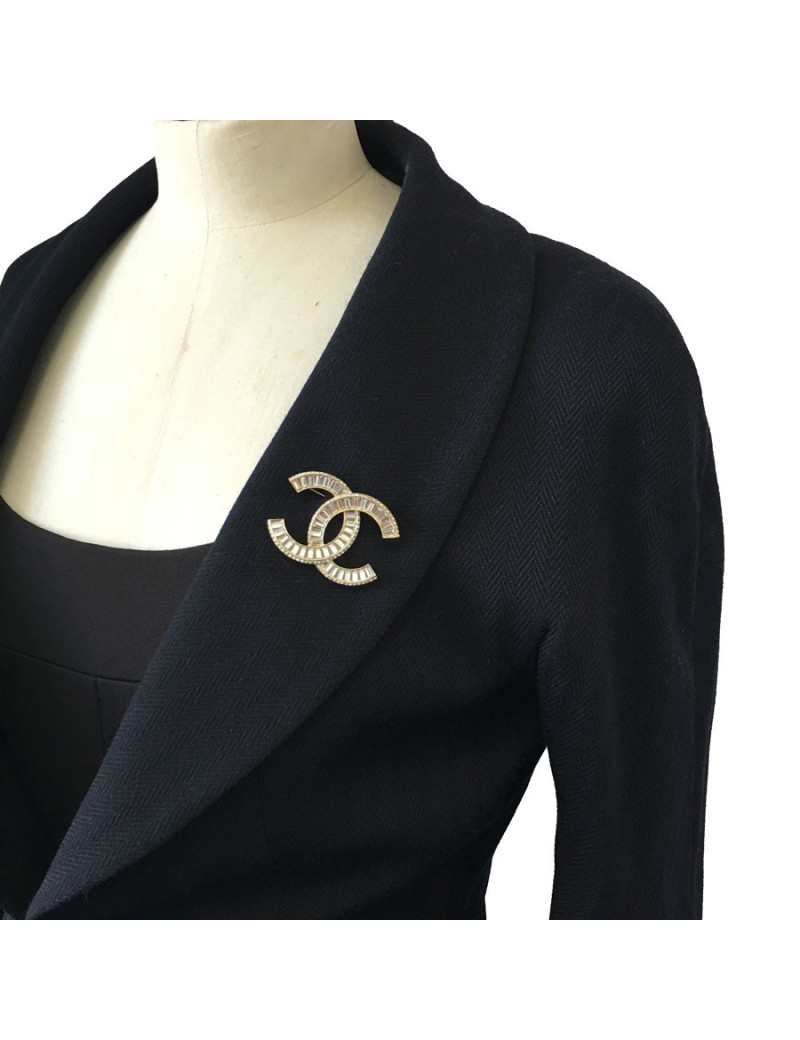 Broche CHANEL CC en cristal taille émeraude et métal doré