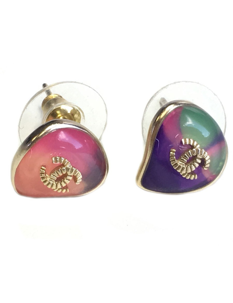 Boucles d'oreille clous CHANEL dorés et résine multicolore