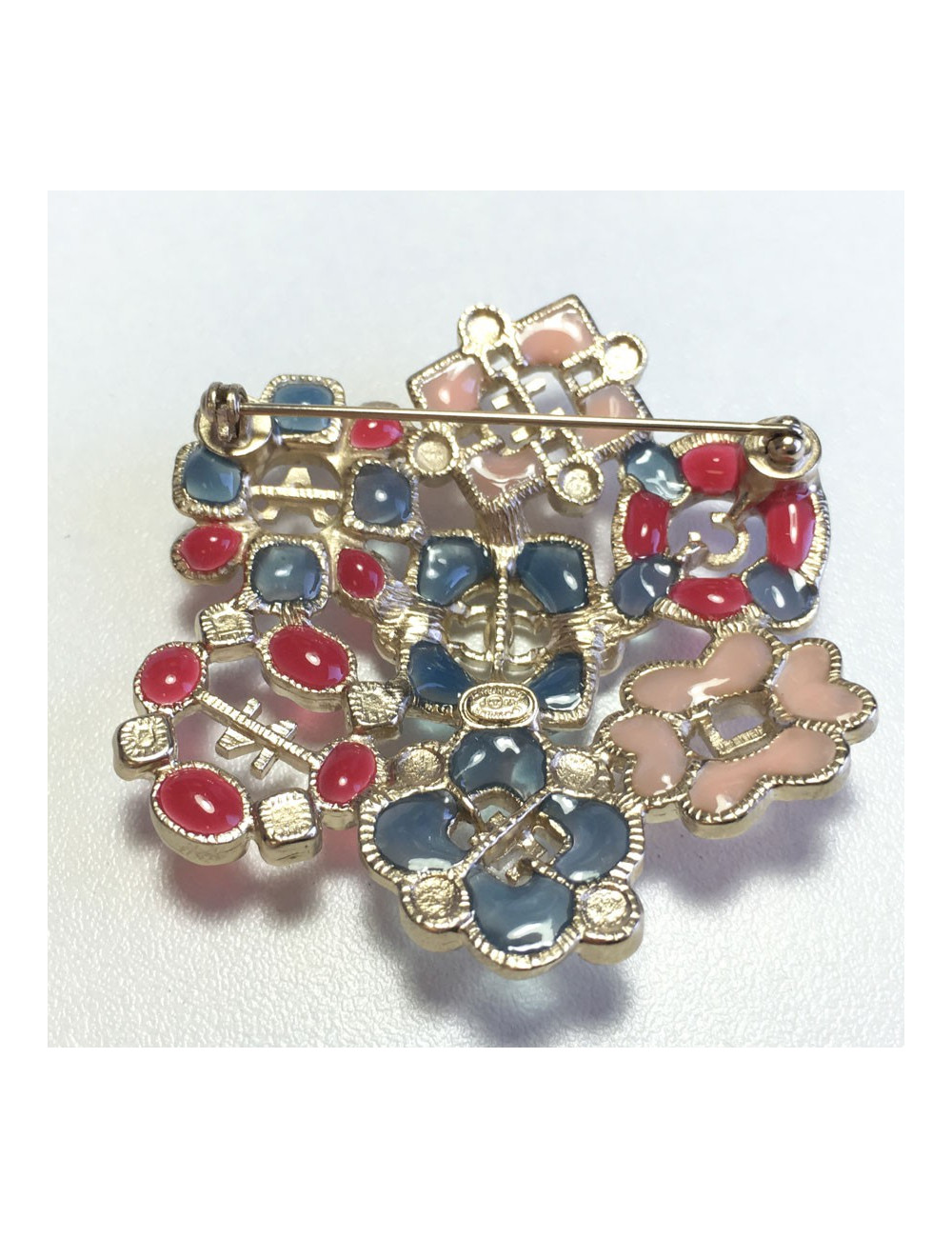 Broche CHANEL en résine multicolore et métal doré