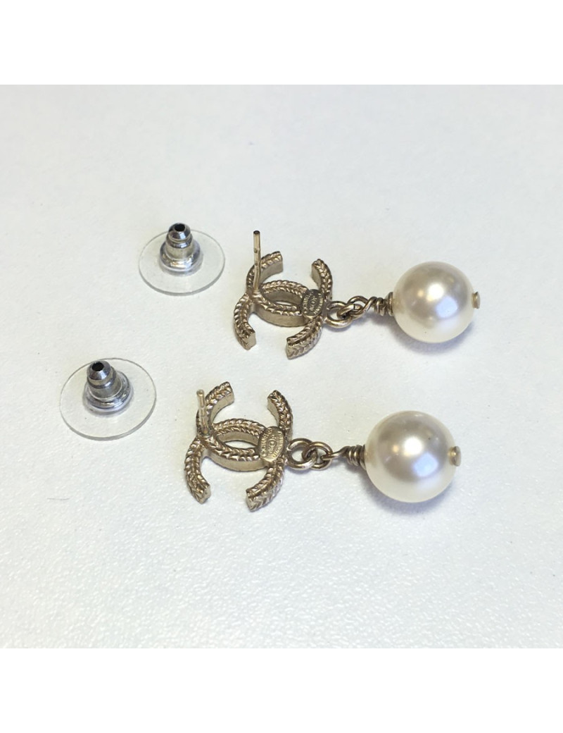 Boucles d'oreille clous CHANEL 