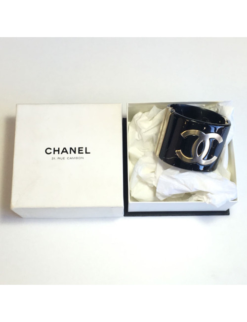 Manchette CHANEL Paris-Shanghai en résine laquée noire et écriture dorée