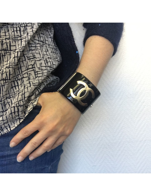 CHANEL Paris-Shanghai cufflinks in black lacquered resin and gold writing