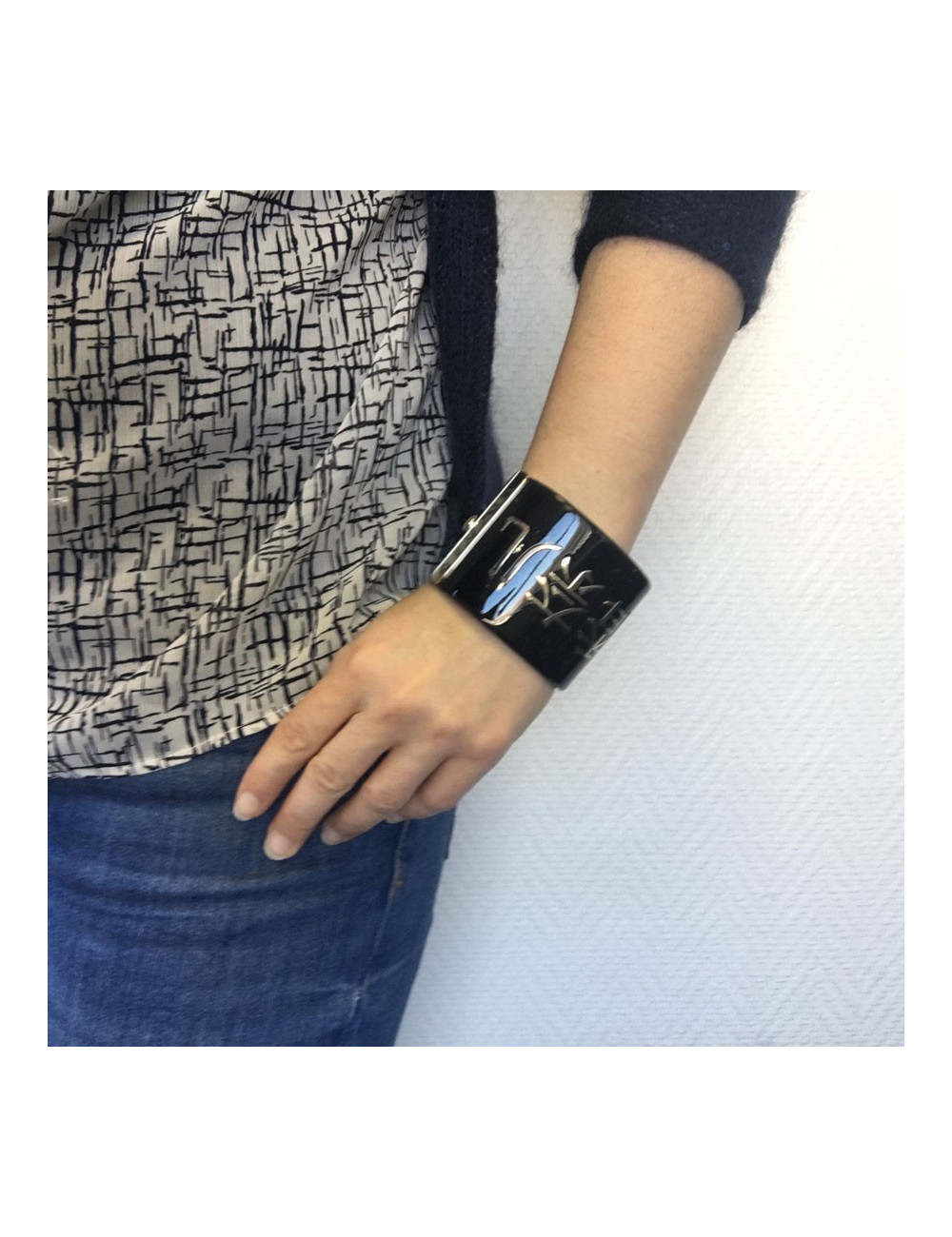 CHANEL Paris-Shanghai cufflinks in black lacquered resin and gold writing