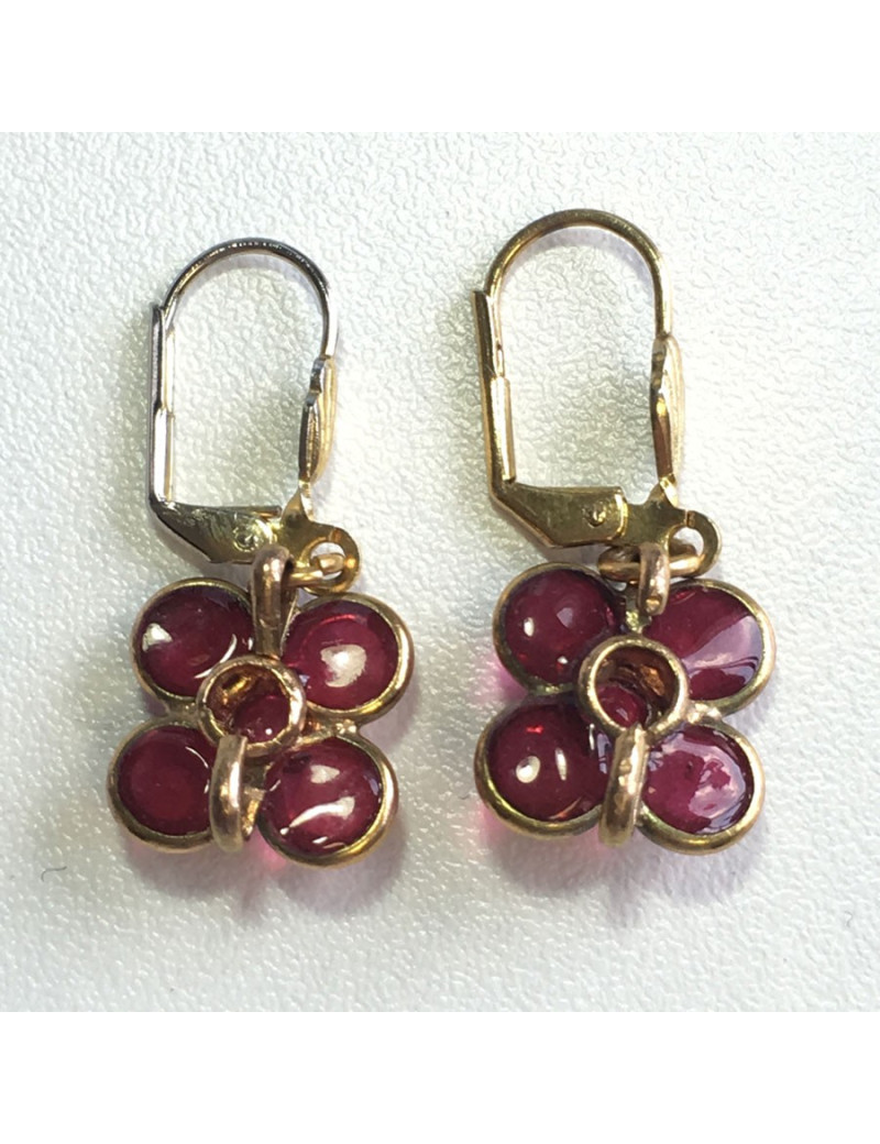 Earrings nails MARGUERITE of VALOIS in dark pink glass