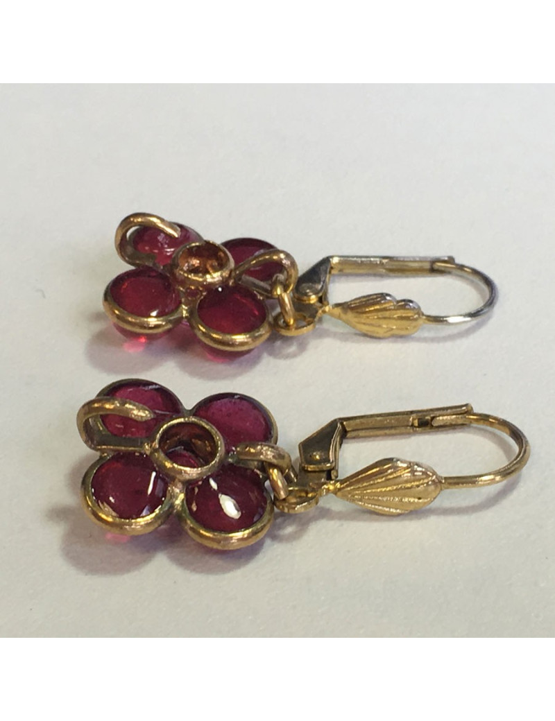 Earrings nails MARGUERITE of VALOIS in dark pink glass