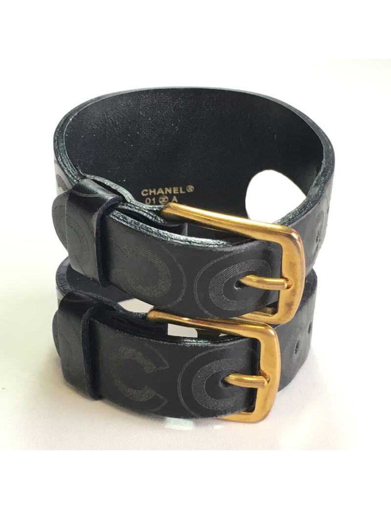 Manchette CHANEL  "Coco" en cuir noir