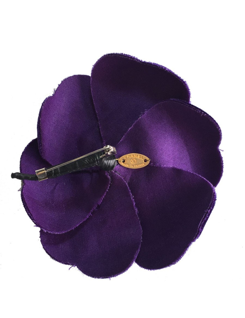 Purple silk velvet CHANEL Camellia brooch