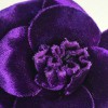 Broche camélia CHANEL velours de soie violet