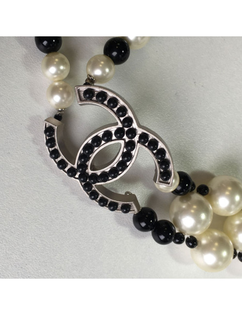 Ceinture-sautoir CHANEL en perles nacrées et noires