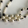 Ceinture-sautoir CHANEL en perles nacrées et noires vintage