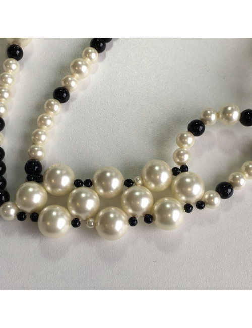 Ceinture-sautoir CHANEL en perles nacrées et noires