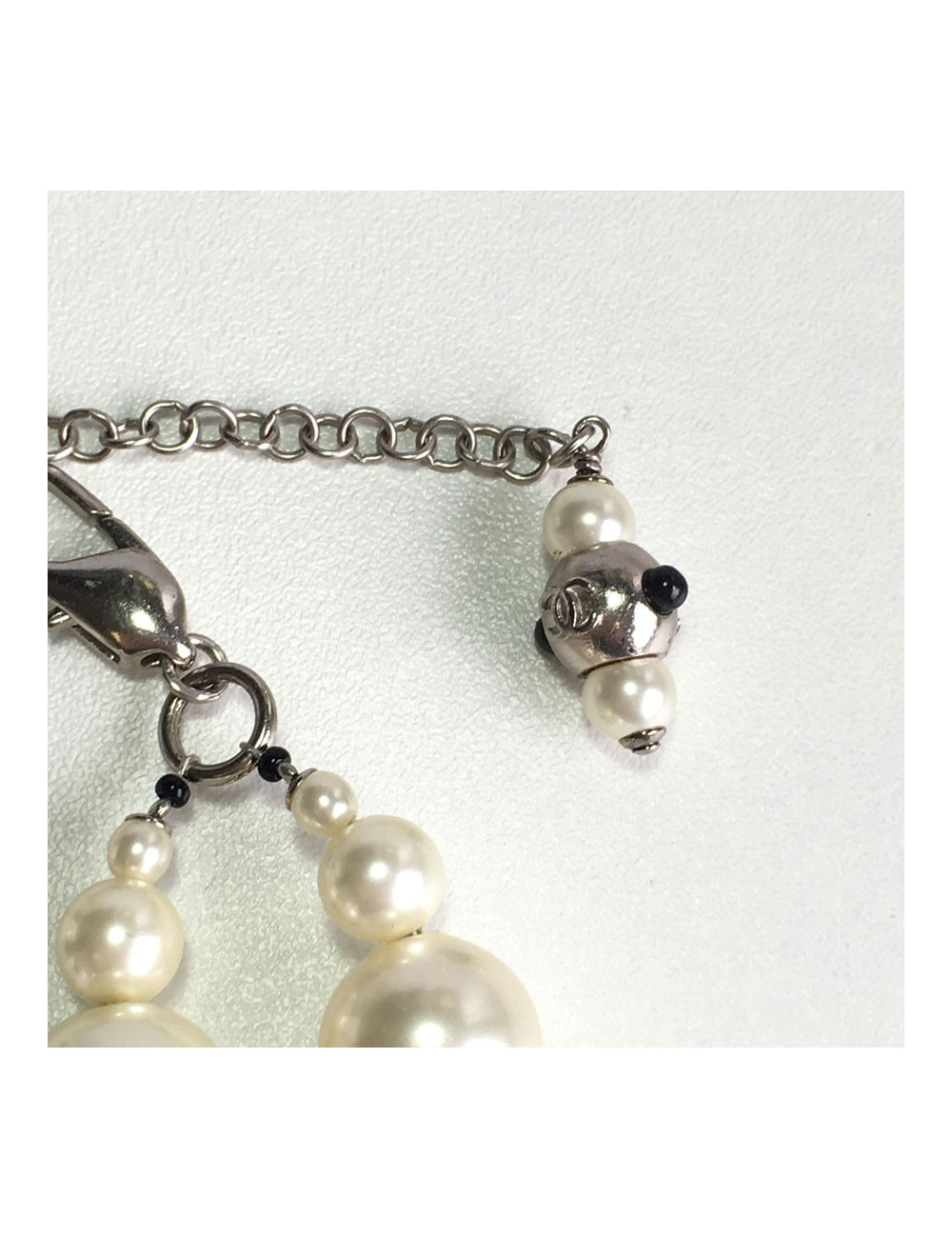 Ceinture-sautoir CHANEL en perles nacrées et noires