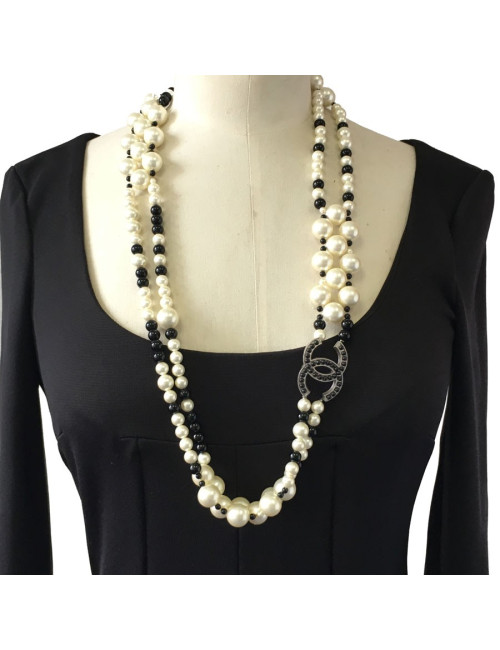 Ceinture-sautoir CHANEL en perles nacrées et noires