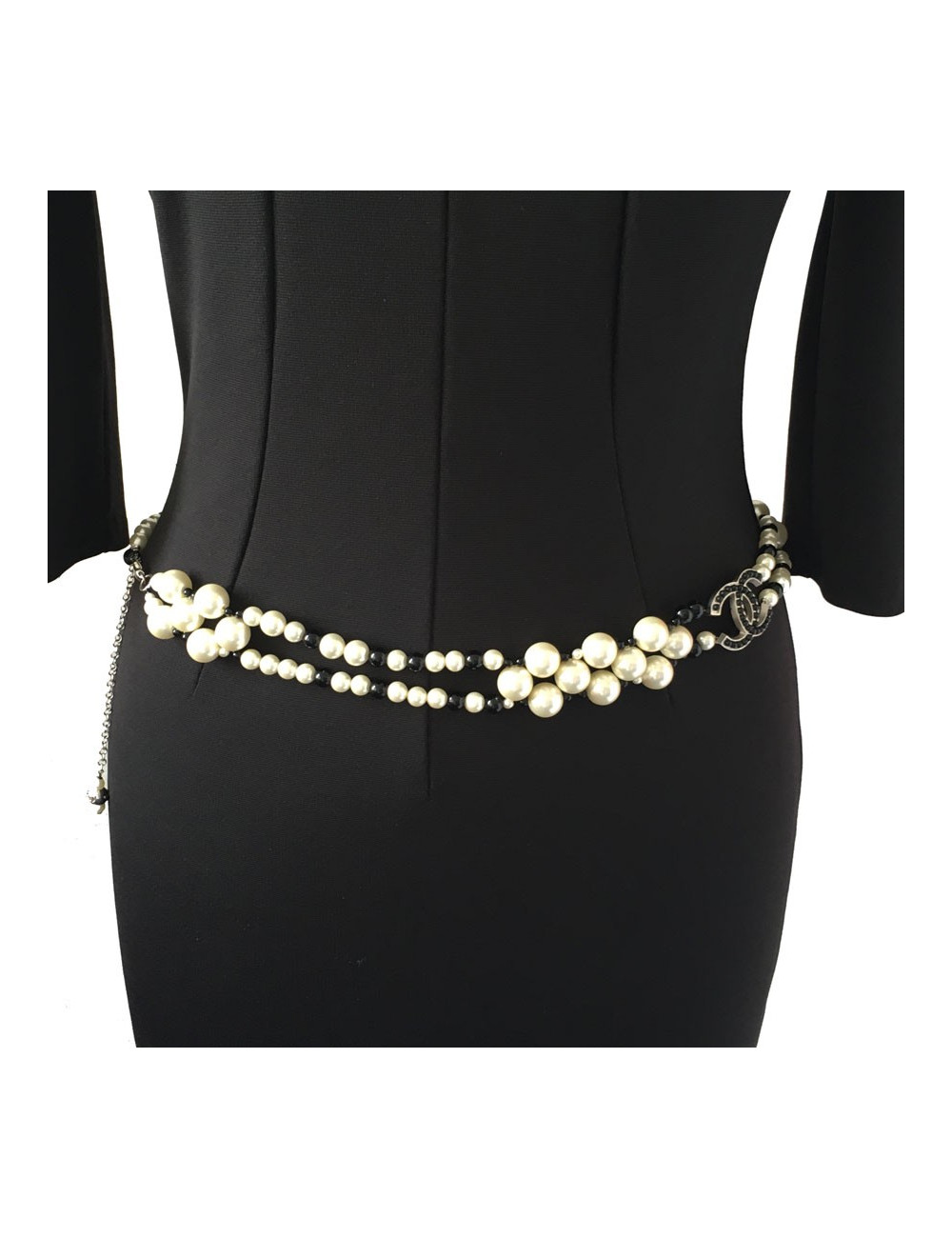 Ceinture-sautoir CHANEL en perles nacrées et noires