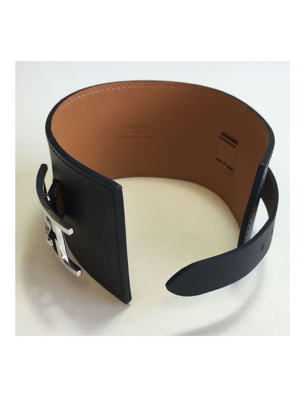 Bracelet HERMES cuir fleuron veau chamonix noir et laiton